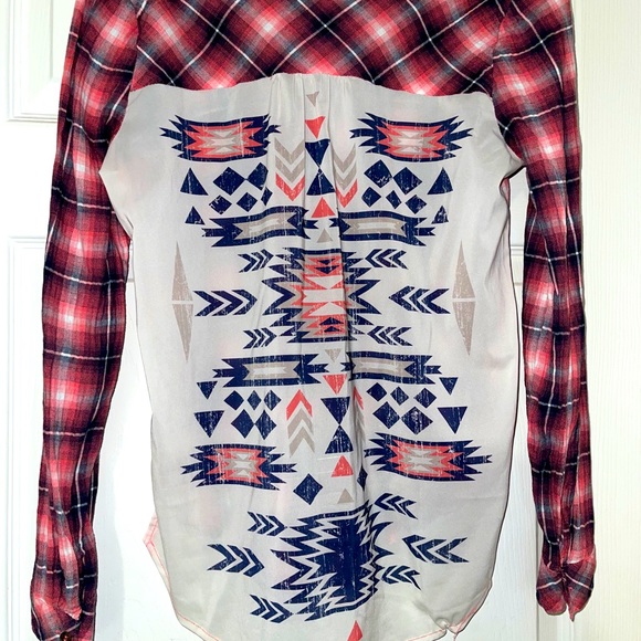 Junior’s long-sleeved button-down top - Picture 1 of 4